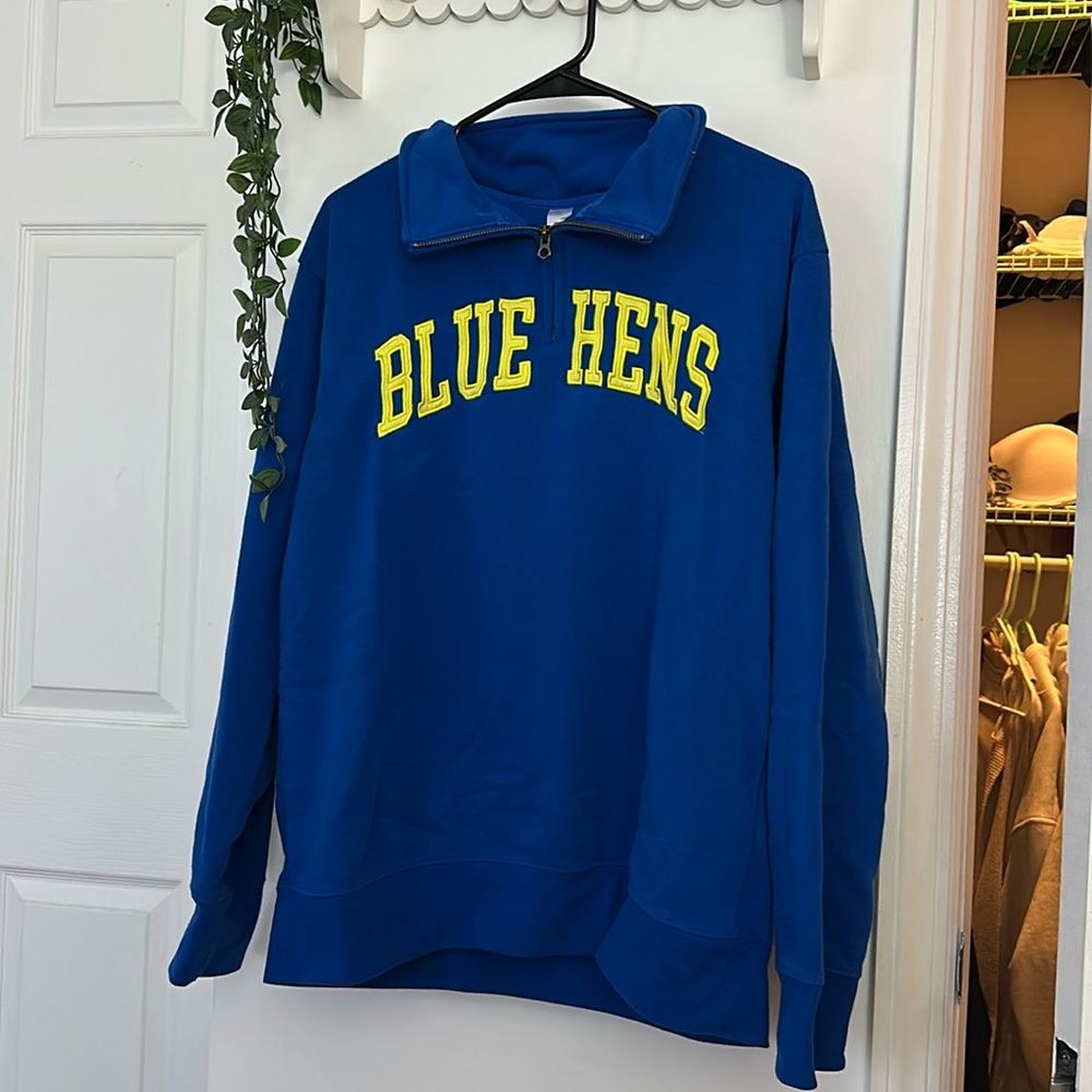 University of Delaware crewneck zip up size L